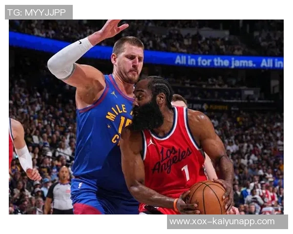 小卡上半场表现平平三分球失准仅得15分助攻2次 小卡上半场表现平平三分球失准仅得15分助攻2次