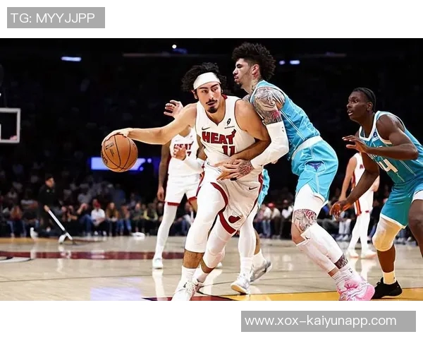 哈克斯替补登场26分钟高效表现14投9中斩获21分3篮板2助攻 哈克斯替补登场26分钟高效表现14投9中斩获21分3篮板2助攻