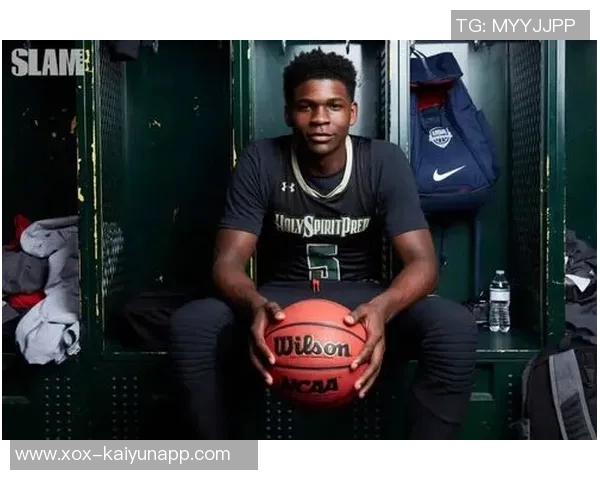 爱德华兹荣膺SLAM杂志封面人物再创辉煌第三次当选引发热议 爱德华兹荣膺SLAM杂志封面人物再创辉煌第三次当选引发热议