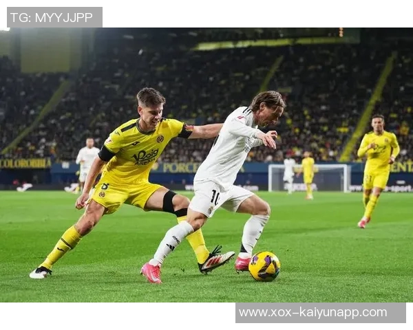 西甲最新动态巴萨登顶皇马明晨挑战赫罗纳马竞紧随其后升至第三 西甲最新动态巴萨登顶皇马明晨挑战赫罗纳马竞紧随其后升至第三